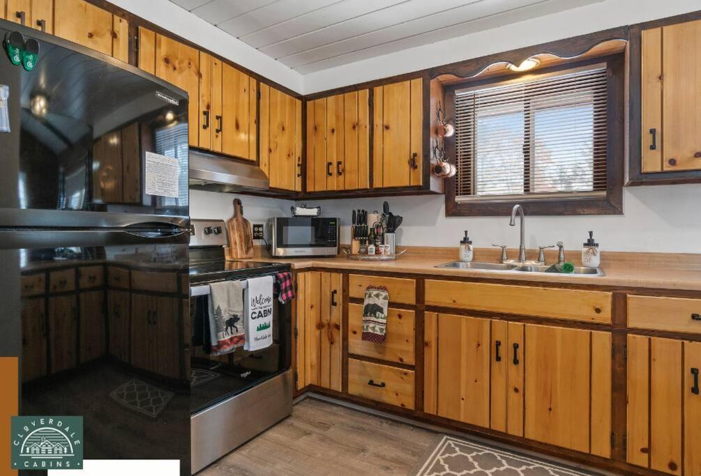 Cozy Cabin With Hottub At Cloverdale Cabins ฮินค์ลีย์ ภายนอก รูปภาพ