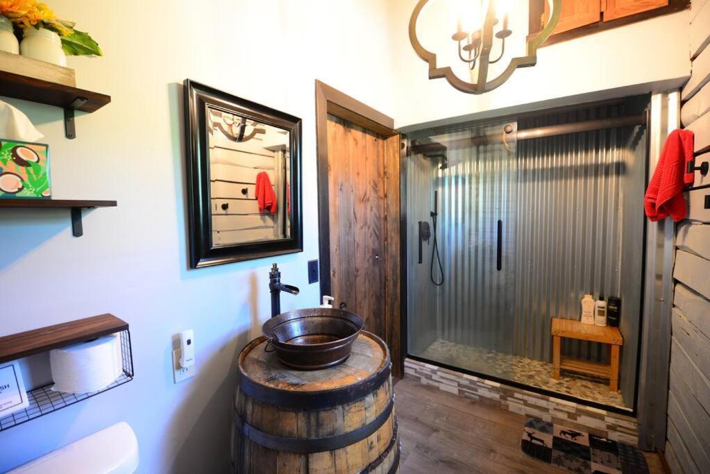Cozy Cabin With Hottub At Cloverdale Cabins ฮินค์ลีย์ ภายนอก รูปภาพ
