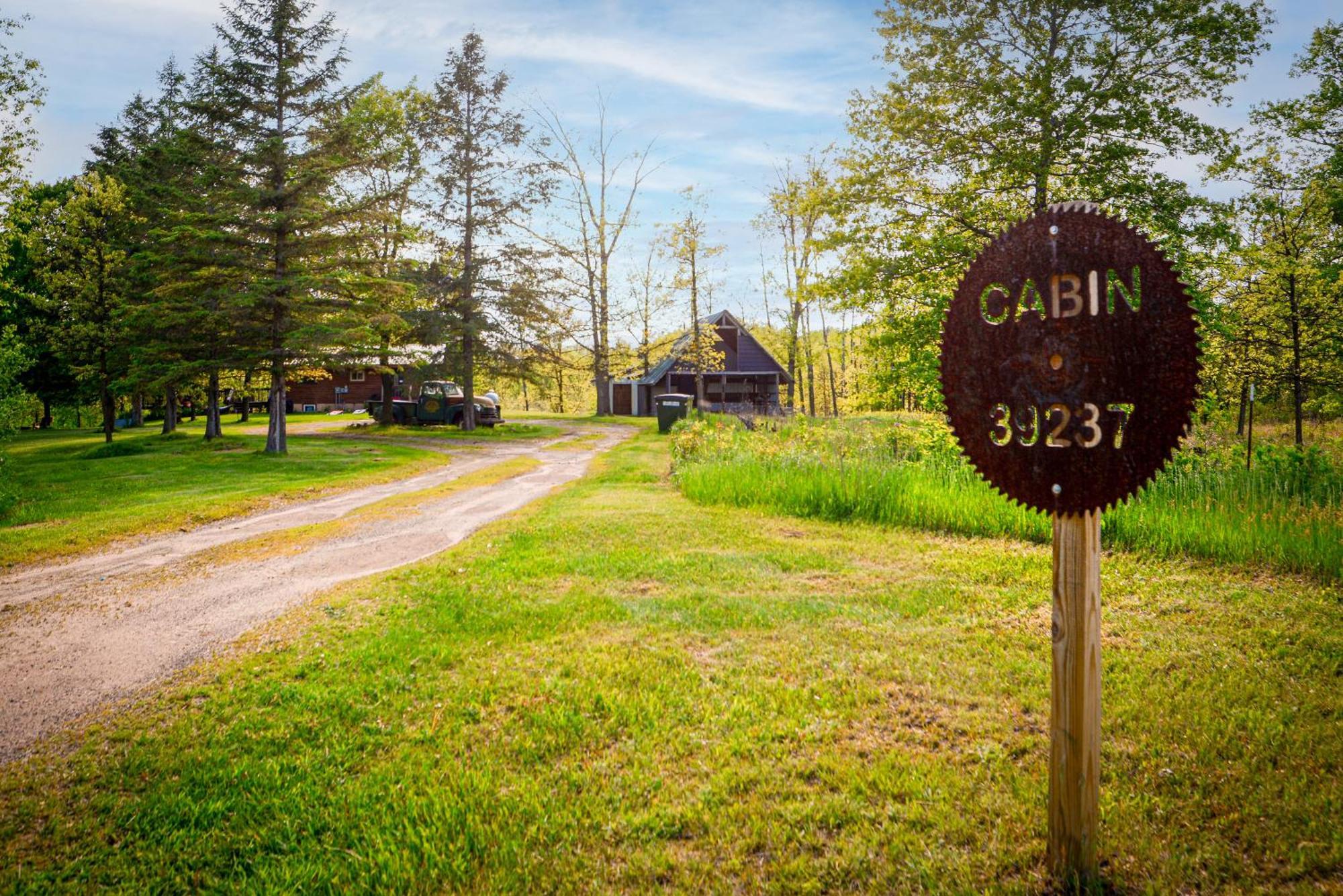 Cozy Cabin With Hottub At Cloverdale Cabins ฮินค์ลีย์ ภายนอก รูปภาพ
