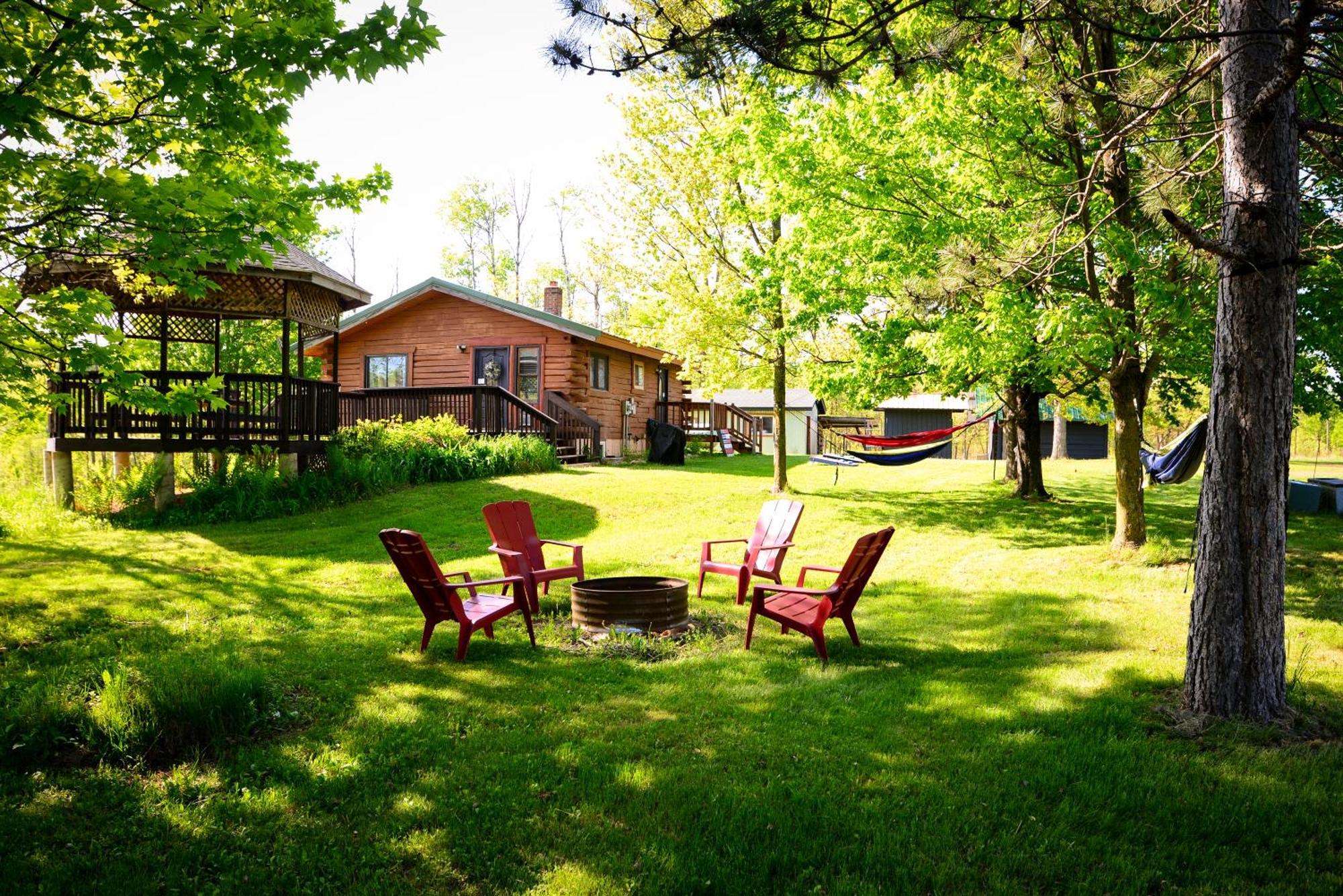 Cozy Cabin With Hottub At Cloverdale Cabins ฮินค์ลีย์ ภายนอก รูปภาพ