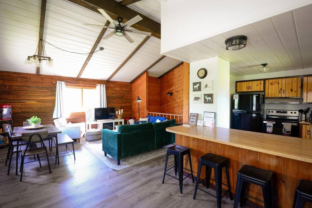 Cozy Cabin With Hottub At Cloverdale Cabins ฮินค์ลีย์ ภายนอก รูปภาพ