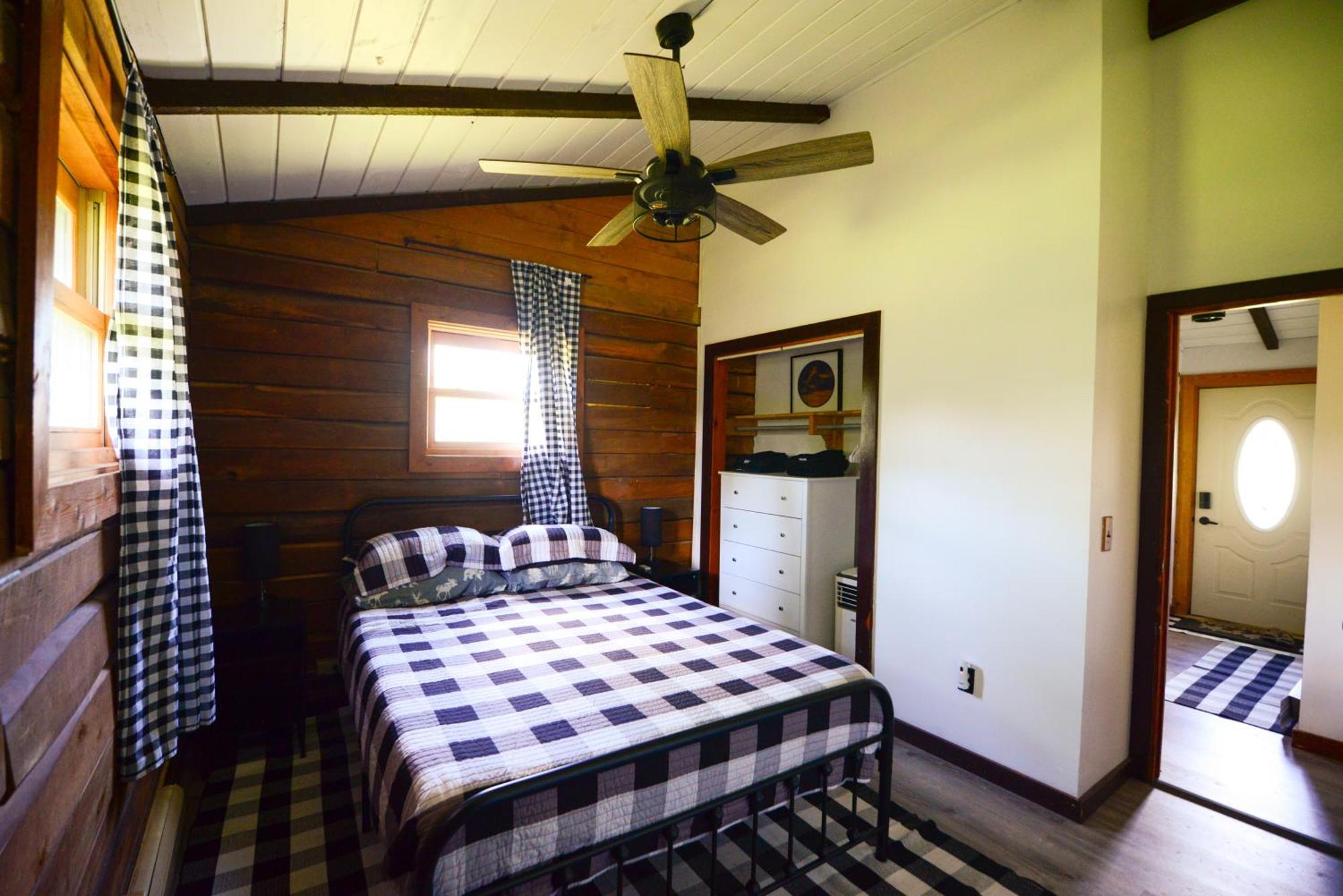 Cozy Cabin With Hottub At Cloverdale Cabins ฮินค์ลีย์ ภายนอก รูปภาพ